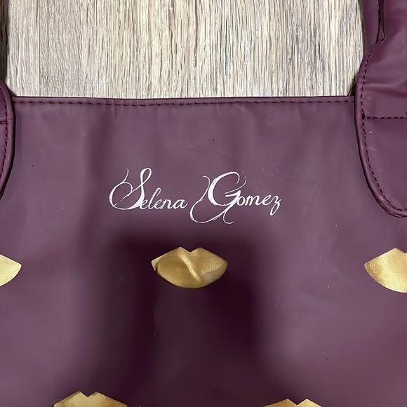 Selena Gomez Tote​​​ - Picture 2 of 11